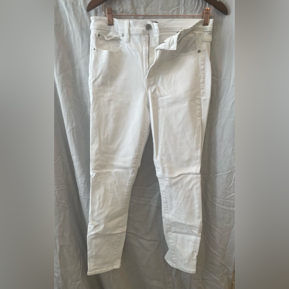 White GAP women’s skinny jeans size 10 in near new condition